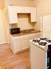 330 Raymond St-Unit -06 in Elgin, IL - Building Photo - Building Photo