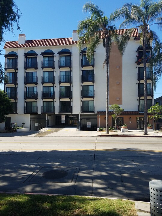 Camarillo Sunshine Apartments in North Hollywood, CA - Foto de edificio