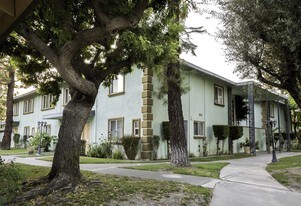 Chaumont Villas Apartments in Anaheim, CA - Building Photo