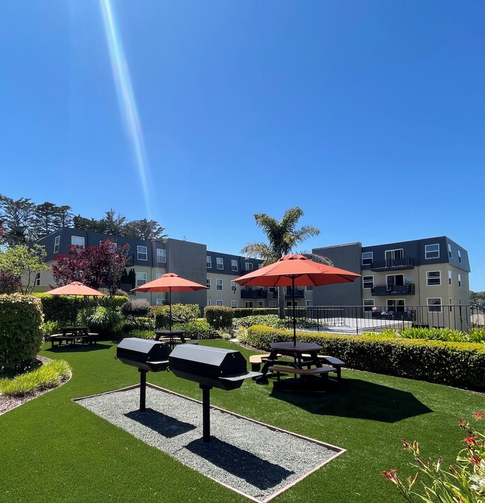 Skycrest Apartments in San Bruno, CA - Foto de edificio