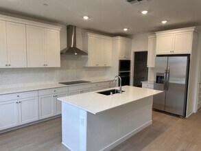 10224 Sesti Wy in Elk Grove, CA - Building Photo - Building Photo