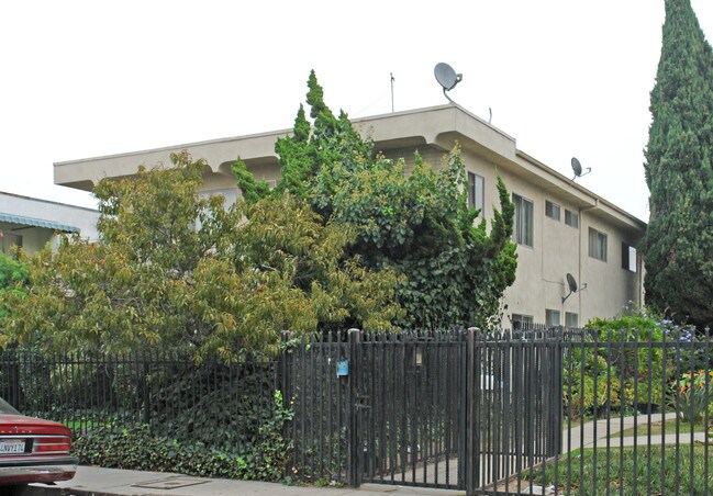 2020 S Corning St in Los Angeles, CA - Foto de edificio - Building Photo