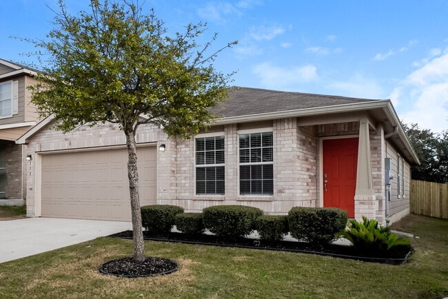 818 Cowhide Dr in San Antonio, TX - Building Photo - Building Photo