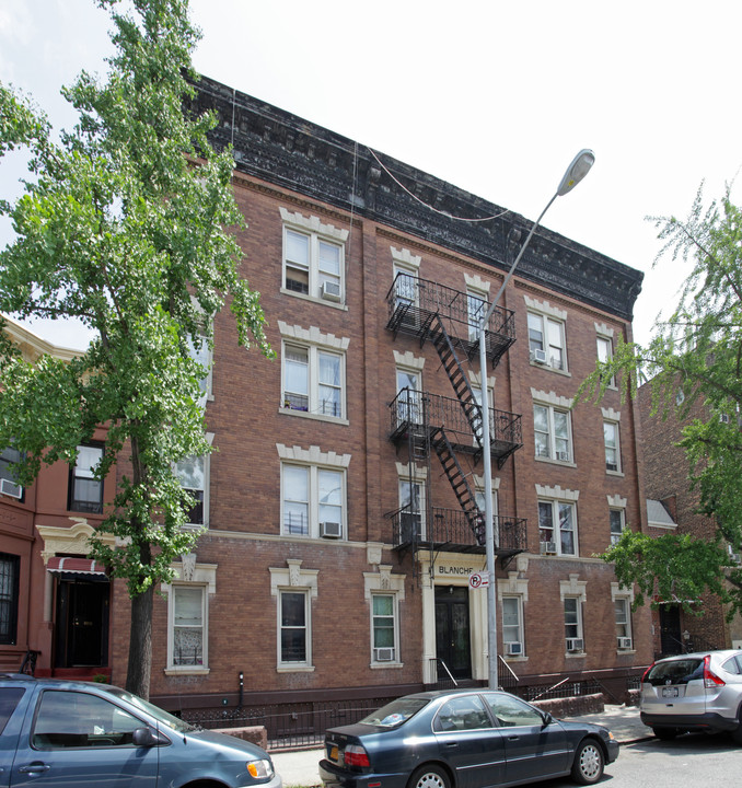 Blanche in Brooklyn, NY - Foto de edificio