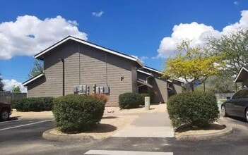 1100 Fruitdale Dr in Grants Pass, OR - Building Photo - Building Photo