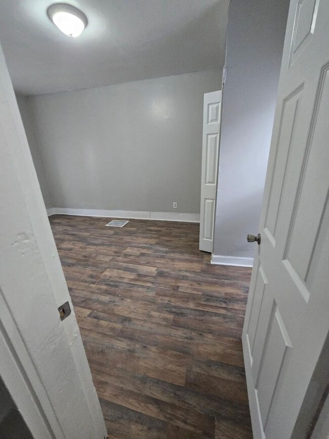 property at 2207 S Walnut St