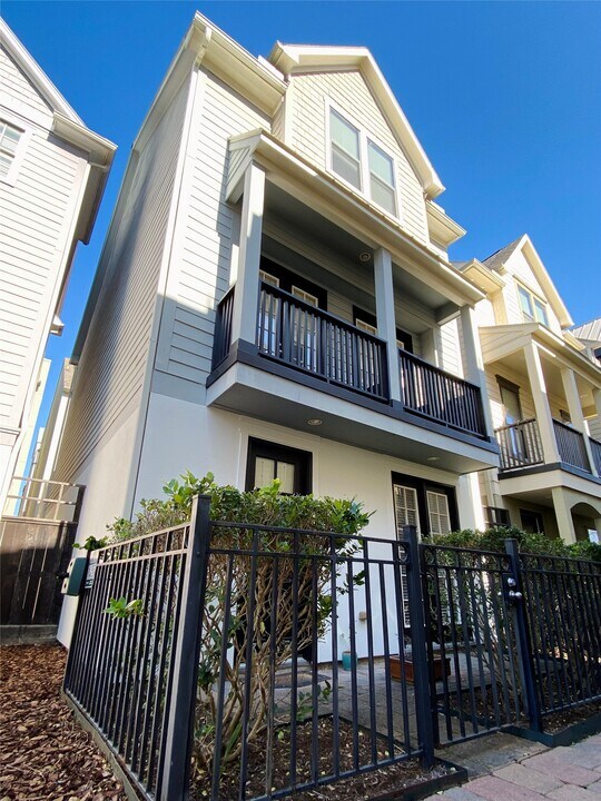 3255 Maxroy St in Houston, TX - Building Photo