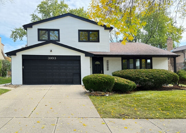 property at 3103 N Wilshire Ln
