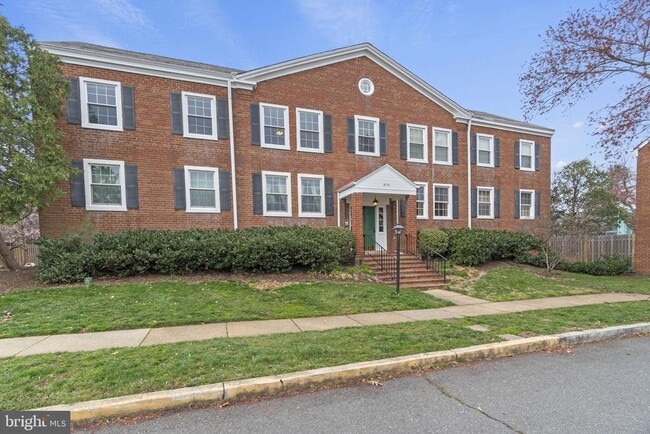 3076 S Woodrow St in Arlington, VA - Building Photo - Building Photo