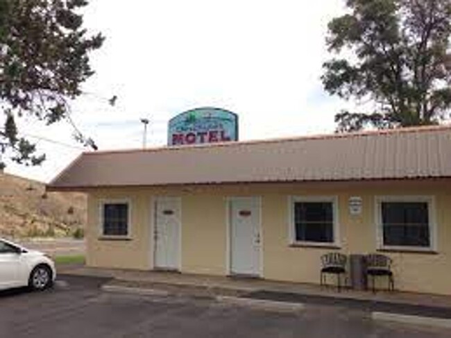 616 Mill St in Maupin, OR - Foto de edificio - Building Photo