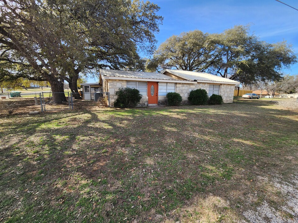 1906 Belaire Dr in Granite Shoals, TX - Building Photo