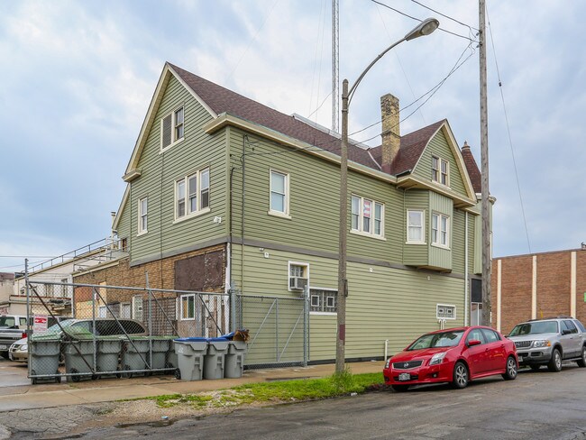 2136 W National Ave in Milwaukee, WI - Building Photo - Building Photo