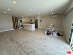 6955 Trolleyway S in Los Angeles, CA - Building Photo - Building Photo