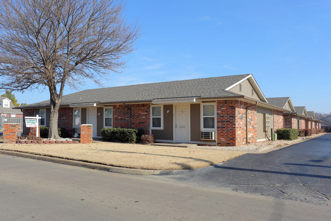 306 N Davis Ave in Claremore, OK - Building Photo