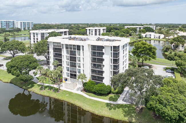 Bridgewood Mid-Rise in Boca Raton, FL - Foto de edificio - Building Photo
