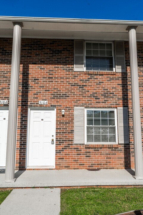 3104 E Gov John Sevier Hwy in Knoxville, TN - Building Photo