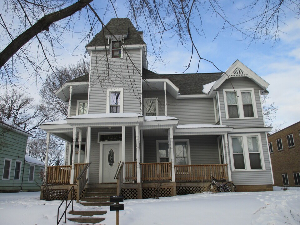 422 Niagara St, Unit 422 in Eau Claire, WI - Building Photo