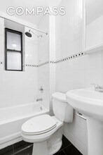 63 W 107th St, Unit 33 in New York, NY - Building Photo - Building Photo
