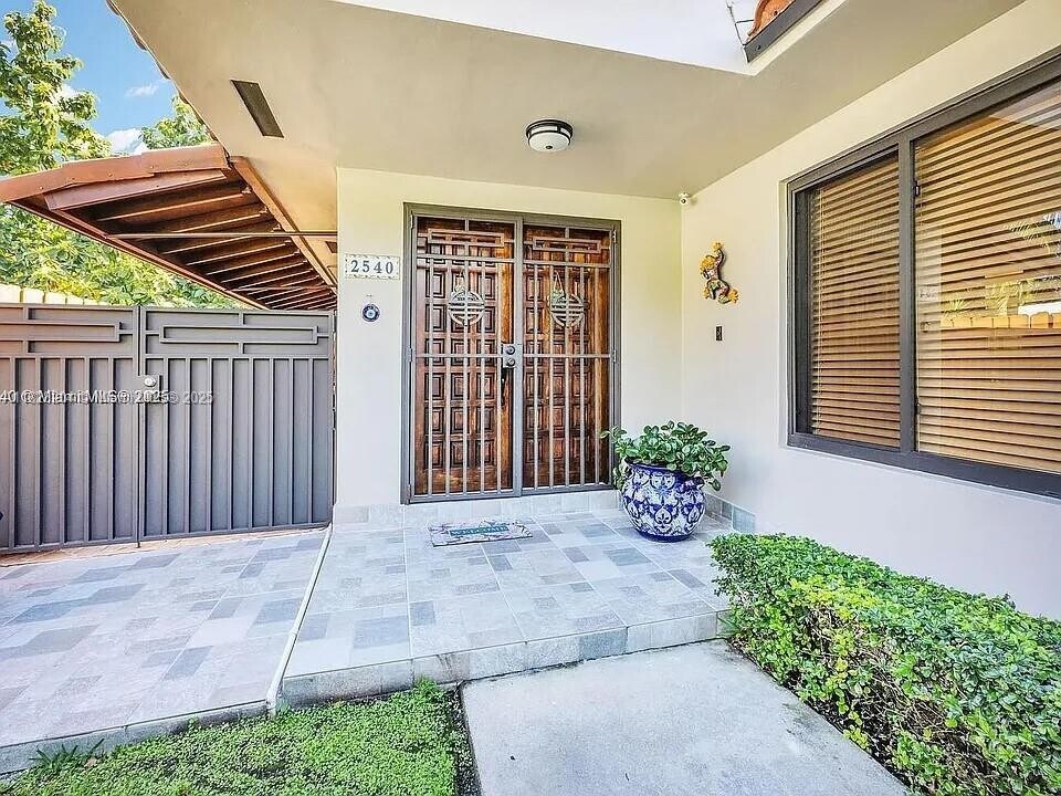 2540 SW 11th St in Miami, FL - Building Photo