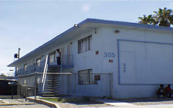 305 W Cincinnati Ave in Las Vegas, NV - Building Photo - Building Photo