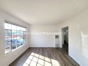 1027 E 7th St-Unit -01 in Long Beach, CA - Building Photo - Building Photo