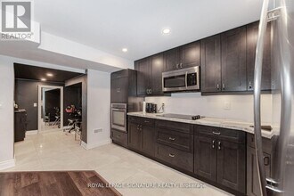 481 Brisdale Dr in Brampton, ON - Building Photo - Building Photo