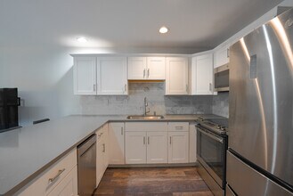 77805 California Dr, Unit A11 in Palm Desert, CA - Building Photo - Building Photo