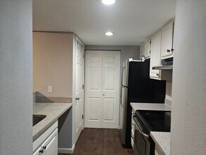 611 SW 5th Ct, Unit A101 in Renton, WA - Building Photo - Building Photo