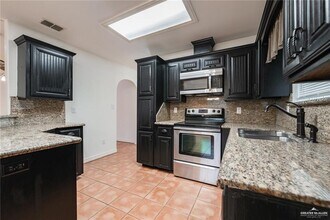 18 N 30th St in McAllen, TX - Building Photo - Building Photo