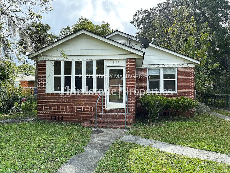 8129 Hawthorne St in Jacksonville, FL - Building Photo