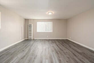 443-447 1/2 Ulysses St. in Los Angeles, CA - Building Photo - Interior Photo