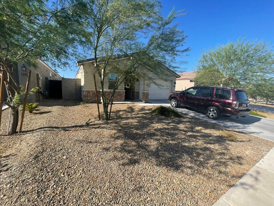 12610 W Northview Ave in Glendale, AZ - Building Photo
