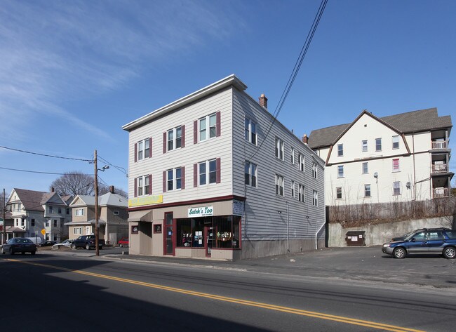 1719 E Main St in Waterbury, CT - Building Photo - Building Photo