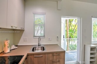 245 NE 33rd St in Miami, FL - Building Photo - Building Photo