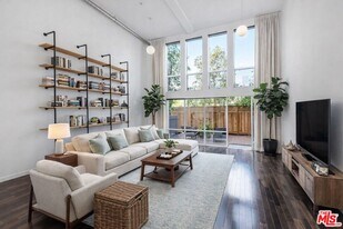 4215 Glencoe Ave in Marina Del Rey, CA - Building Photo