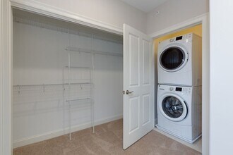 70 Fordway Ext, Unit 102 in Derry, NH - Building Photo - Building Photo