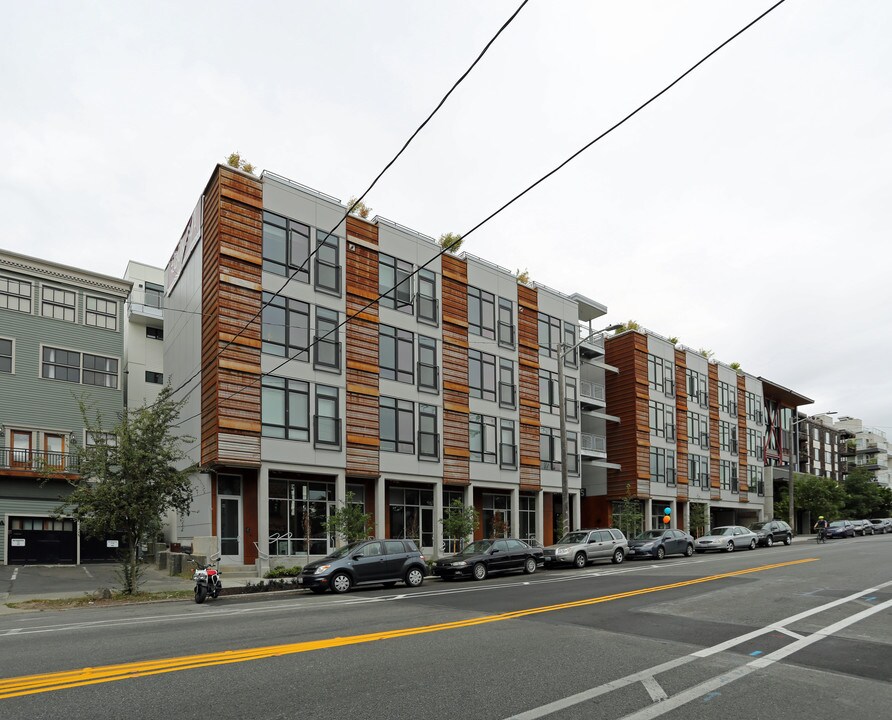 Dexter Hayes in Seattle, WA - Building Photo