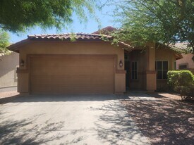 5511 S 15th Way in Phoenix, AZ - Building Photo