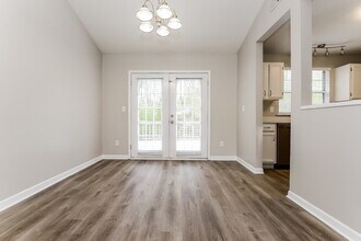 2443 Deep Shoals Cir in Decatur, GA - Foto de edificio - Building Photo