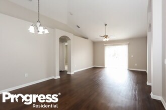 7002 Crown Lake Dr in Gibsonton, FL - Building Photo - Building Photo