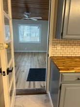 352 Barry Rd in Irondequoit, NY - Foto de edificio - Building Photo