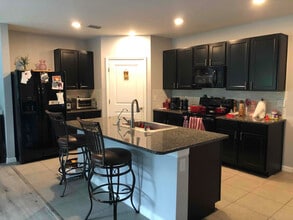 6867 Wagon Trail St in Zephyrhills, FL - Building Photo - Building Photo