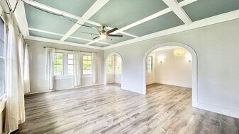 2504 Rainbow Dr in Honolulu, HI - Building Photo