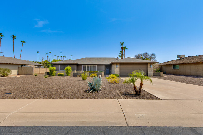 2011 E La Jolla Dr in Tempe, AZ - Foto de edificio - Building Photo