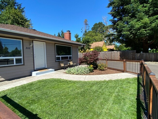 355 Irving Rd in Eugene, OR - Building Photo - Building Photo
