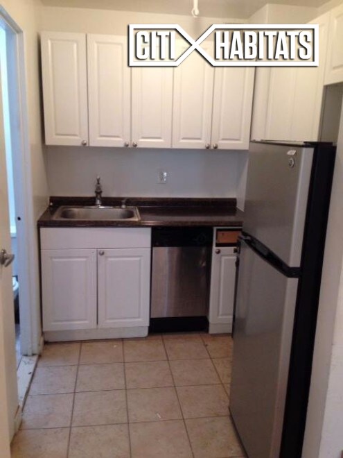 339 E 19th St-Unit -4B in New York, NY - Building Photo - Building Photo
