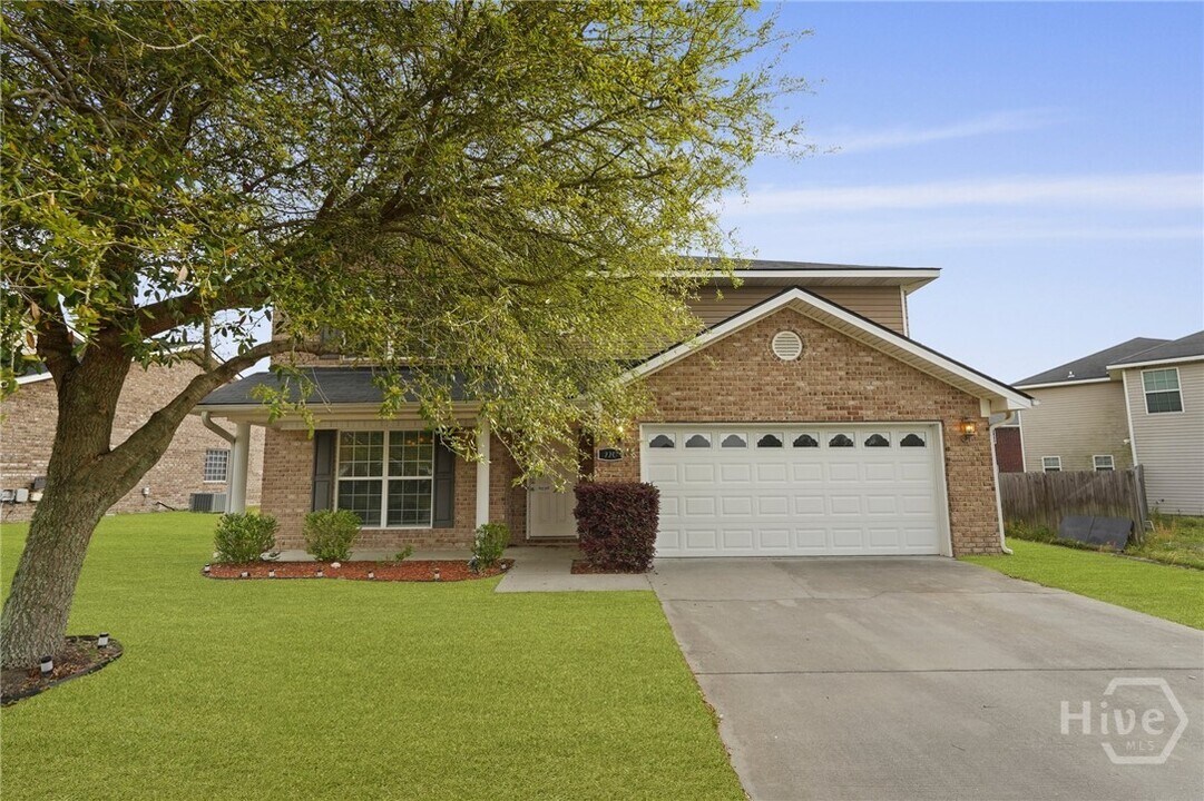 220 Augusta Way in Hinesville, GA - Building Photo