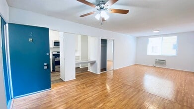 7351 Variel Ave in Canoga Park, CA - Building Photo - Building Photo