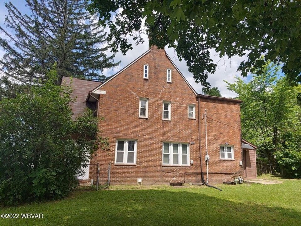 1604 High St in Williamsport, PA - Foto de edificio