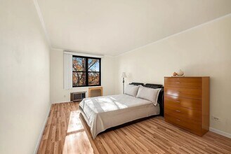 140-15 Holly Ave in Queens, NY - Building Photo - Building Photo